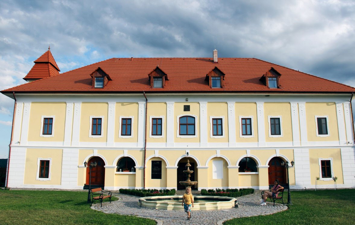 Castelul Haller, Olthévíz, Romania, Romania